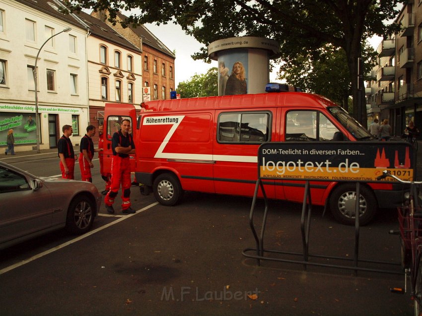 Katzenrettung Koeln Holweide Bergisch Gladbacherstr P83.JPG